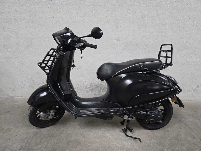 Vespa - snorscooter - sprint 4t - 25km uitvoering f646xt - afbeelding 1 van  9