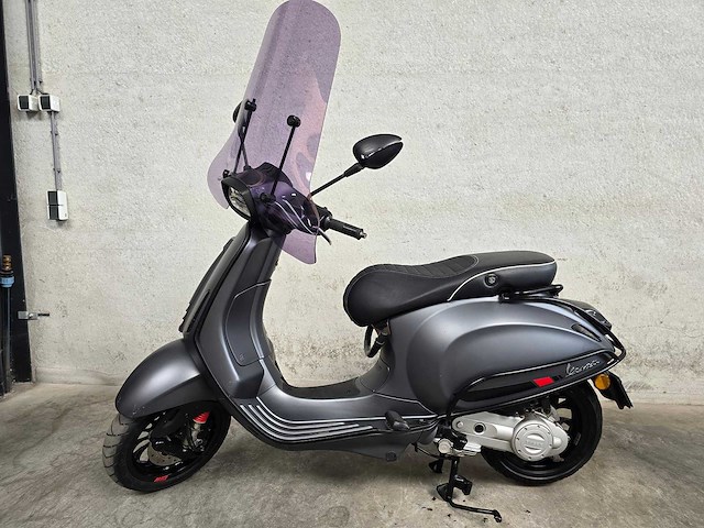 Vespa - snorscooter - sprint 50 - 4t 25km uitvoering dsg13g - afbeelding 1 van  9