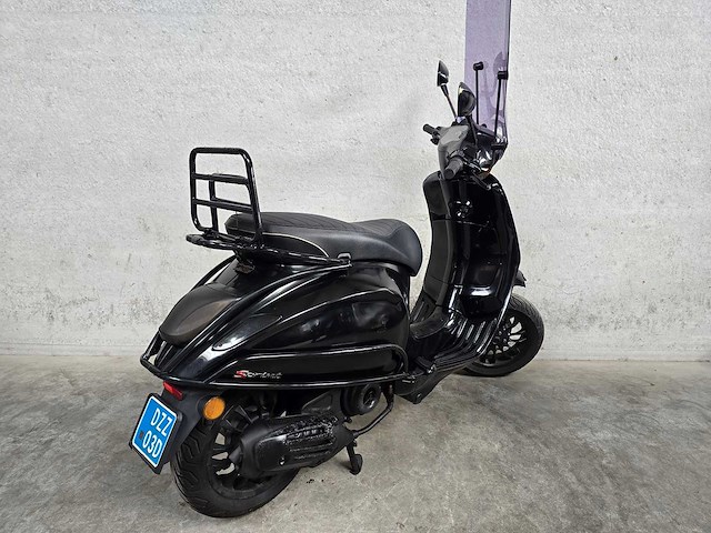 Vespa - snorscooter - sprint 50 - 4t 25km uitvoering dzz03d - afbeelding 8 van  9