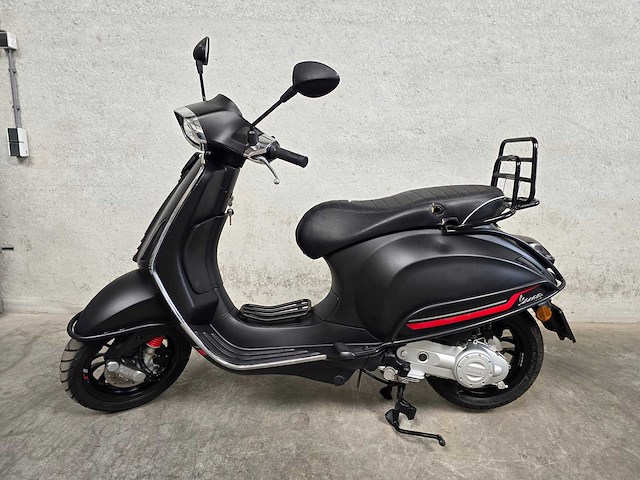 Vespa - snorscooter - sprint 50 - brommer - afbeelding 1 van  9