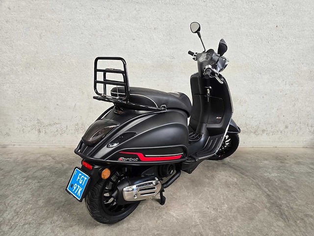Vespa - snorscooter - sprint 50 - brommer - afbeelding 8 van  9
