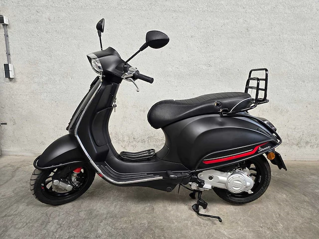 Vespa - snorscooter - sprint 50 - brommer - afbeelding 1 van  9