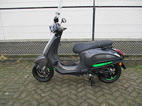 Vespa - snorscooter - sprint 50 - scooter