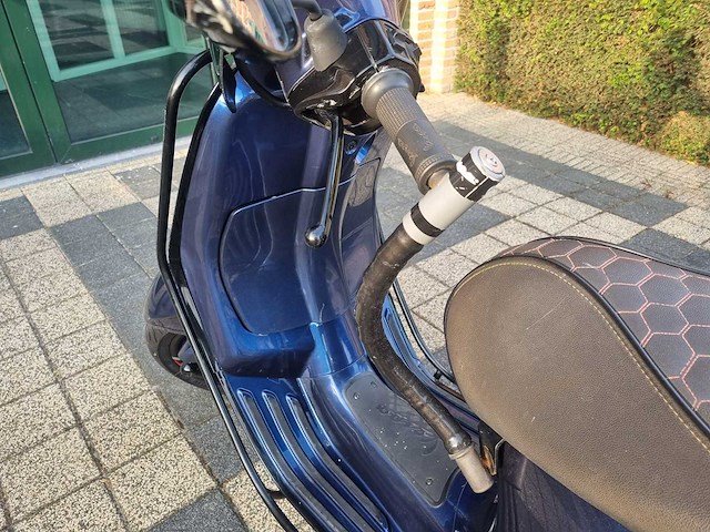Vespa - sprint primavera 4 takt - brommer - afbeelding 15 van  20