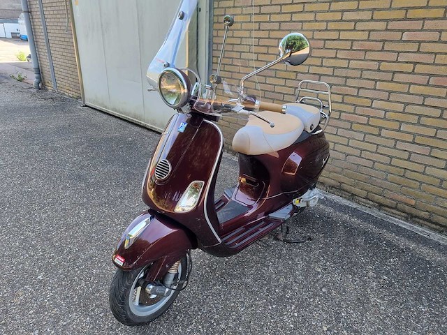 Vespa - vie della moda - brommer - afbeelding 3 van  10