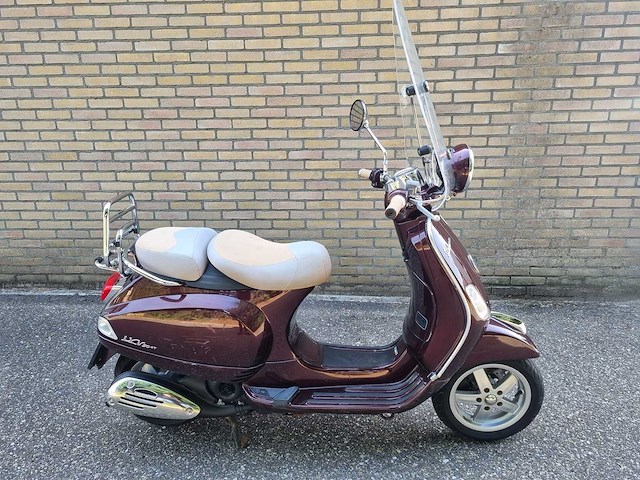 Vespa - vie della moda - brommer - afbeelding 5 van  10