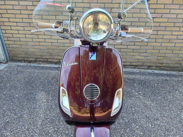 Vespa - vie della moda - brommer - afbeelding 7 van  10
