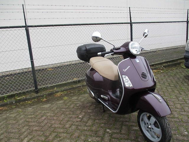Vespa 200 l granturismo - motorscooter - motorfiets - afbeelding 8 van  12