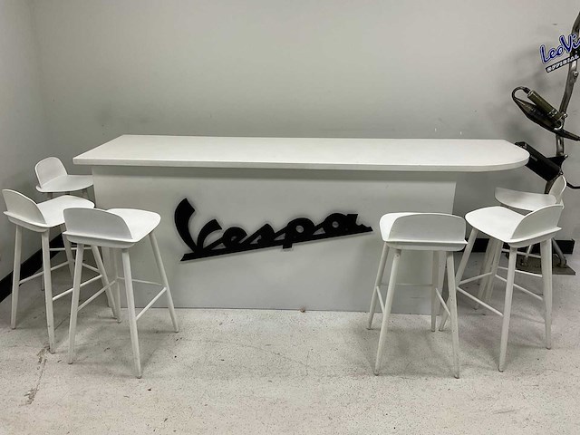 Vespa baliemeubel met design barkrukken - afbeelding 1 van  11