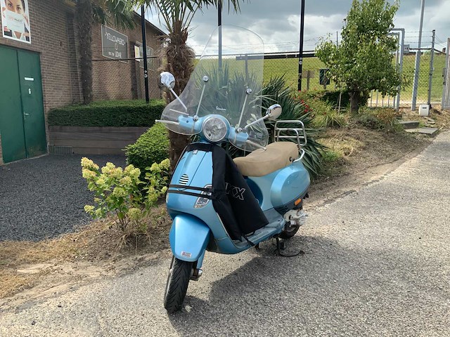 Vespa bromscooter lx 50 4t scooter - afbeelding 1 van  9