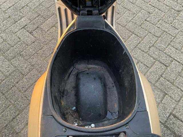 Vespa bromscooter lx 50 4t scooter - afbeelding 13 van  21