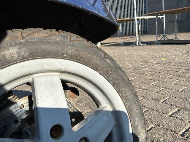 Vespa bromscooter lx 50 4t scooter - afbeelding 2 van  27