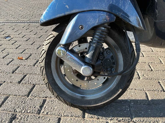 Vespa bromscooter lx 50 4t scooter - afbeelding 5 van  27