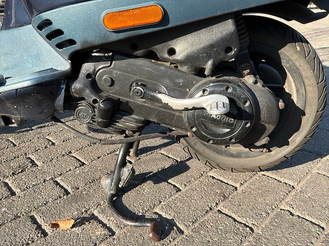 Vespa bromscooter lx 50 4t scooter - afbeelding 7 van  26