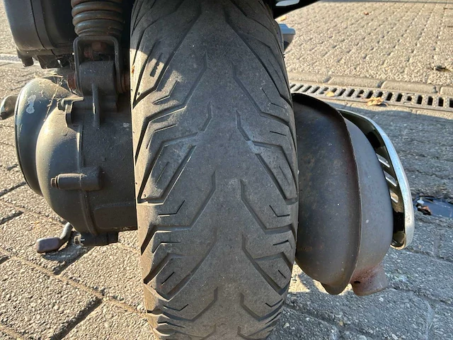 Vespa bromscooter lx 50 4t scooter - afbeelding 8 van  26