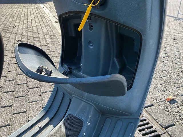 Vespa bromscooter lx 50 4t scooter - afbeelding 13 van  26