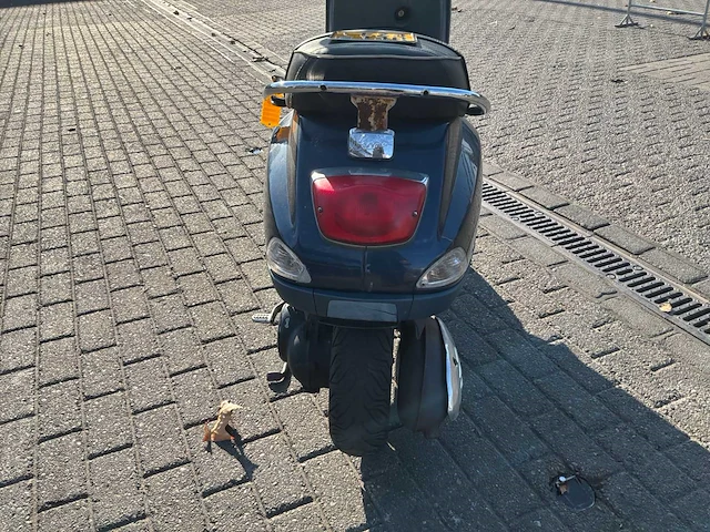 Vespa bromscooter lx 50 4t scooter - afbeelding 21 van  26
