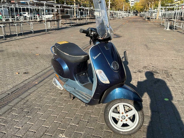 Vespa bromscooter lx 50 4t scooter - afbeelding 23 van  26