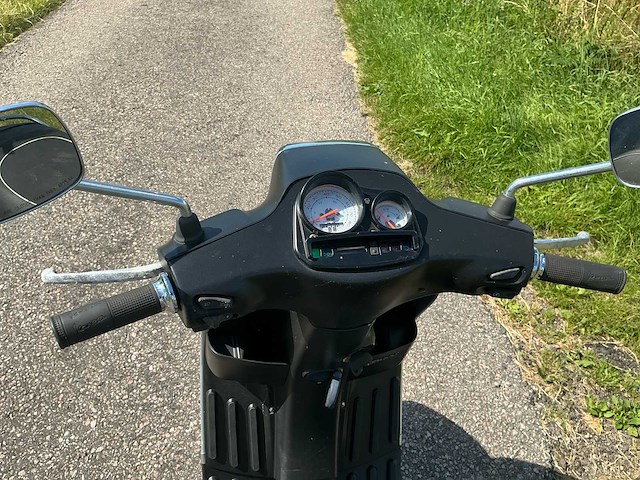 Vespa bromscooter lx 50 4t scooter - afbeelding 14 van  18