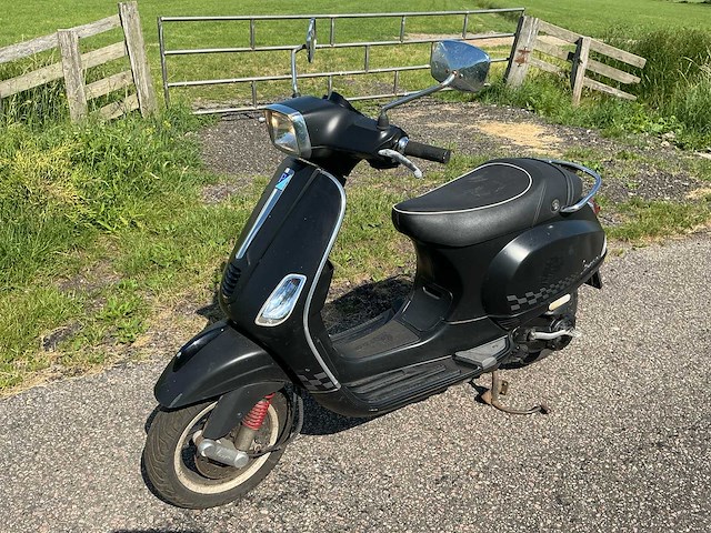 Vespa bromscooter lx 50 4t scooter - afbeelding 1 van  18