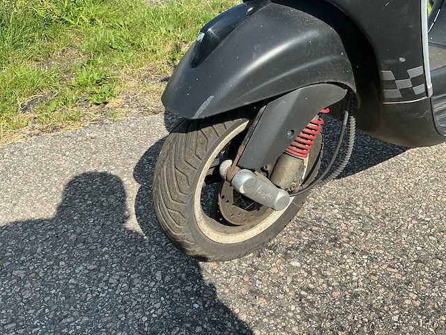 Vespa bromscooter lx 50 4t scooter - afbeelding 9 van  18