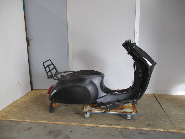 Vespa frame restant! - snorscooter - scooter - afbeelding 4 van  7