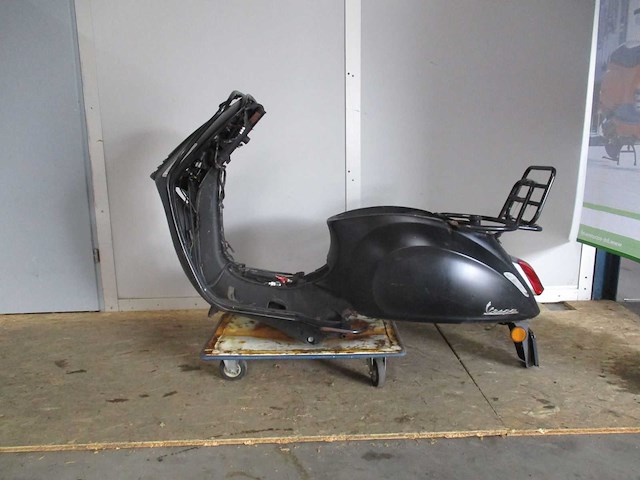Vespa frame restant! - snorscooter - scooter - afbeelding 1 van  8
