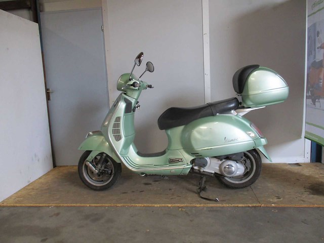 Vespa gt 200l - motorscooter - granturismo liquid cooled - motorcycle - afbeelding 1 van  11
