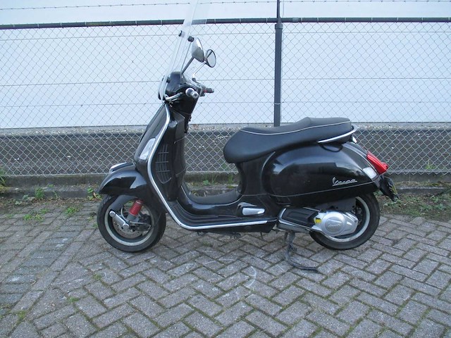 Vespa gts - super motorscooter - 125ie - motorfiets - afbeelding 1 van  11