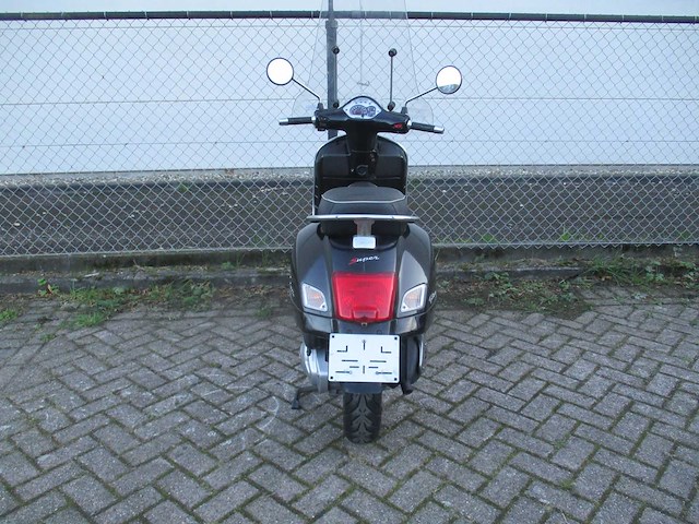 Vespa gts - super motorscooter - 125ie - motorfiets - afbeelding 10 van  11