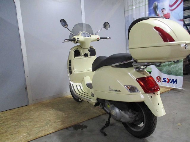 Vespa gts 125 - motorscooter - motorfiets - afbeelding 2 van  12