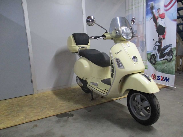 Vespa gts 125 - motorscooter - motorfiets - afbeelding 8 van  12