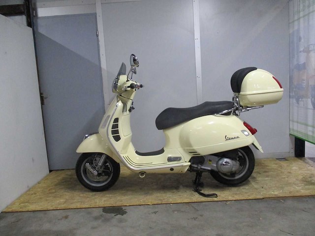 Vespa gts 125 - motorscooter - motorfiets - afbeelding 1 van  12