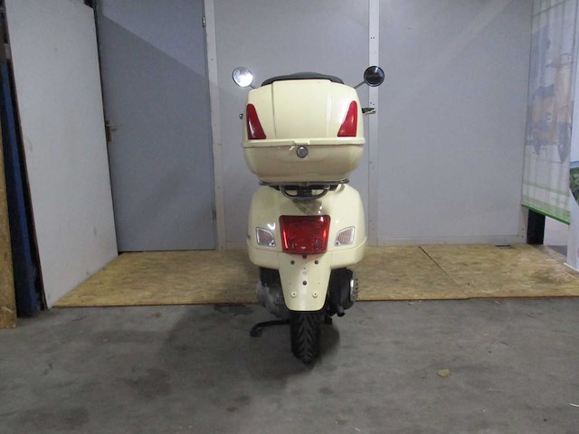 Vespa gts 125 - motorscooter - motorfiets - afbeelding 10 van  12