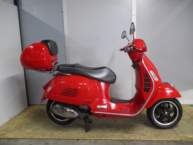 Vespa gts 125 - motorscooter - motorfiets - afbeelding 8 van  11