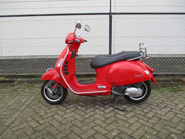 Vespa gts 125 ie - motorscooter - motorfiets - afbeelding 1 van  11