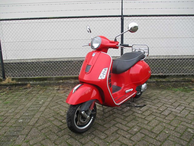Vespa gts 125 ie - motorscooter - motorfiets - afbeelding 4 van  11