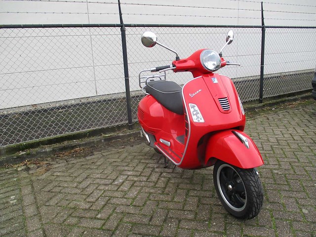 Vespa gts 125 ie - motorscooter - motorfiets - afbeelding 7 van  11