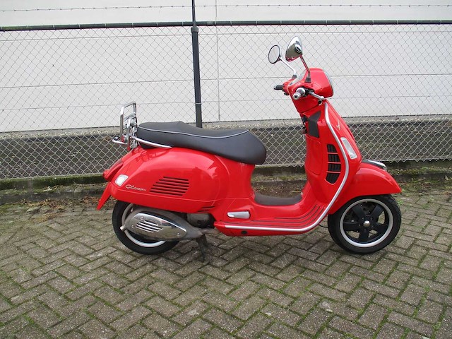Vespa gts 125 ie - motorscooter - motorfiets - afbeelding 8 van  11