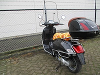 Vespa gts 250 ie - motorscooter - 4t injectie - motorfiets - afbeelding 2 van  11