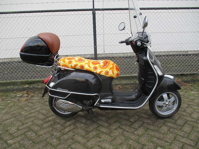 Vespa gts 250 ie - motorscooter - 4t injectie - motorfiets - afbeelding 8 van  11
