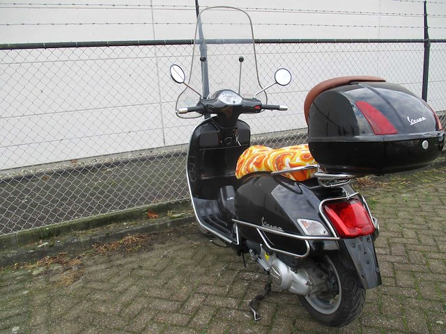 Vespa gts 250 ie - motorscooter - 4t injectie - motorfiets - afbeelding 2 van  11
