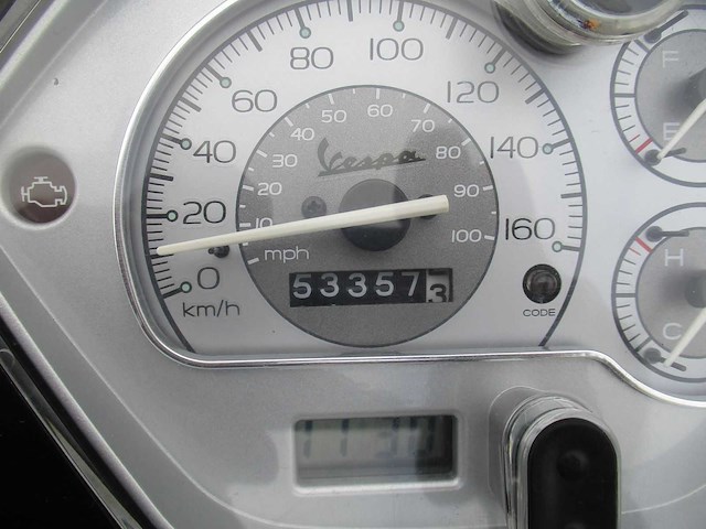 Vespa gts 250 ie - motorscooter - 4t injectie - motorfiets - afbeelding 3 van  11