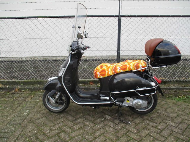 Vespa gts 250 ie - motorscooter - 4t injectie - motorfiets - afbeelding 1 van  11