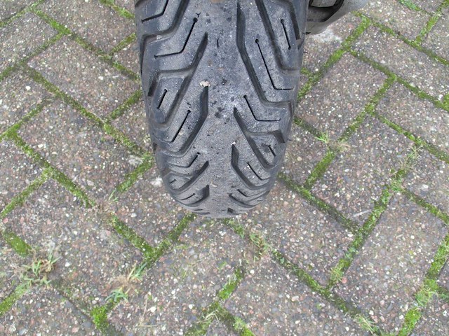 Vespa gts 250 ie - motorscooter - 4t injectie - motorfiets - afbeelding 6 van  11