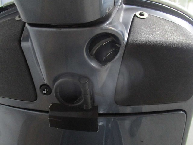 Vespa gts 250ie - motorscooter - liguid cooled - motorcycle - afbeelding 11 van  12