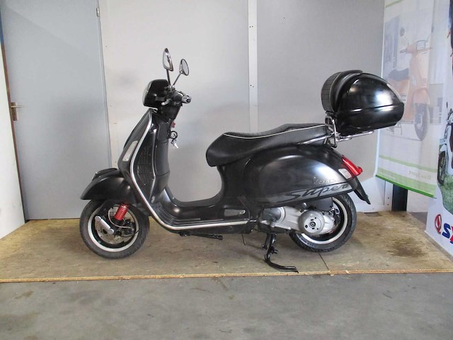 Vespa gts 300 super sport - motorscooter - motorcycle - afbeelding 1 van  11