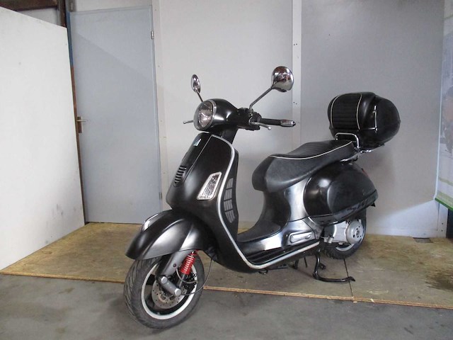 Vespa gts 300 super sport - motorscooter - motorcycle - afbeelding 4 van  11