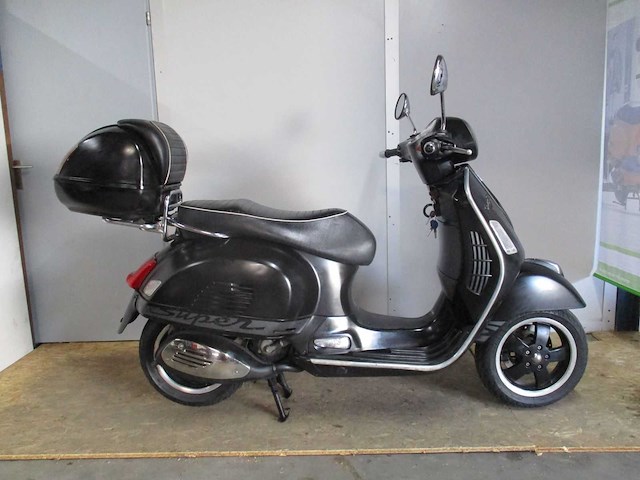 Vespa gts 300 super sport - motorscooter - motorcycle - afbeelding 8 van  11