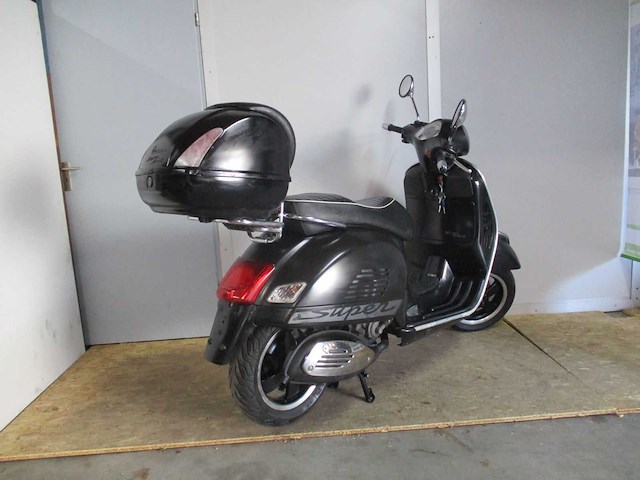 Vespa gts 300 super sport - motorscooter - motorcycle - afbeelding 9 van  11